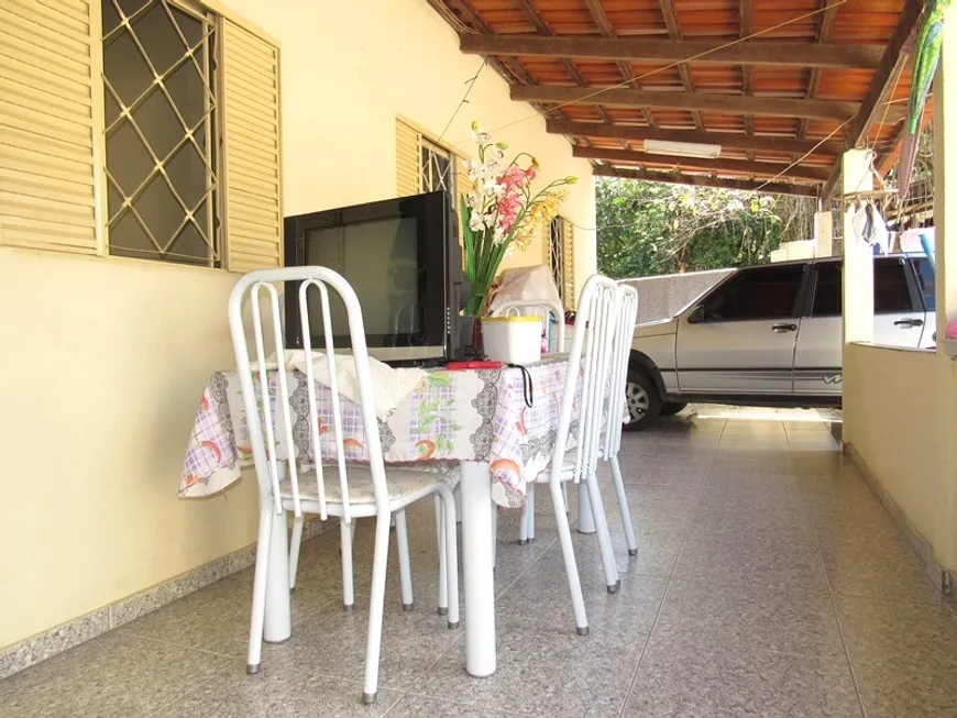 Foto 1 de Casa com 2 Quartos à venda, 300m² em Morada Nova, Divinópolis