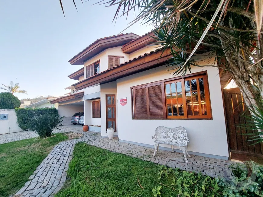 Foto 1 de Casa com 6 Quartos à venda, 337m² em Córrego Grande, Florianópolis