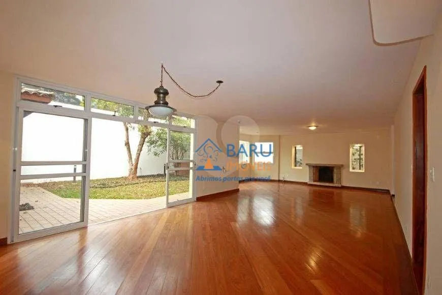 Foto 1 de Sobrado com 3 Quartos para venda ou aluguel, 320m² em Alto de Pinheiros, São Paulo