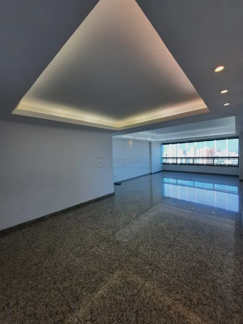 Foto 1 de Apartamento com 3 Quartos à venda, 137m² em Graças, Recife