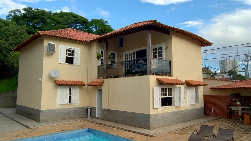 Foto 1 de Casa com 4 Quartos à venda, 254m² em Cidade Jardim, Juiz de Fora