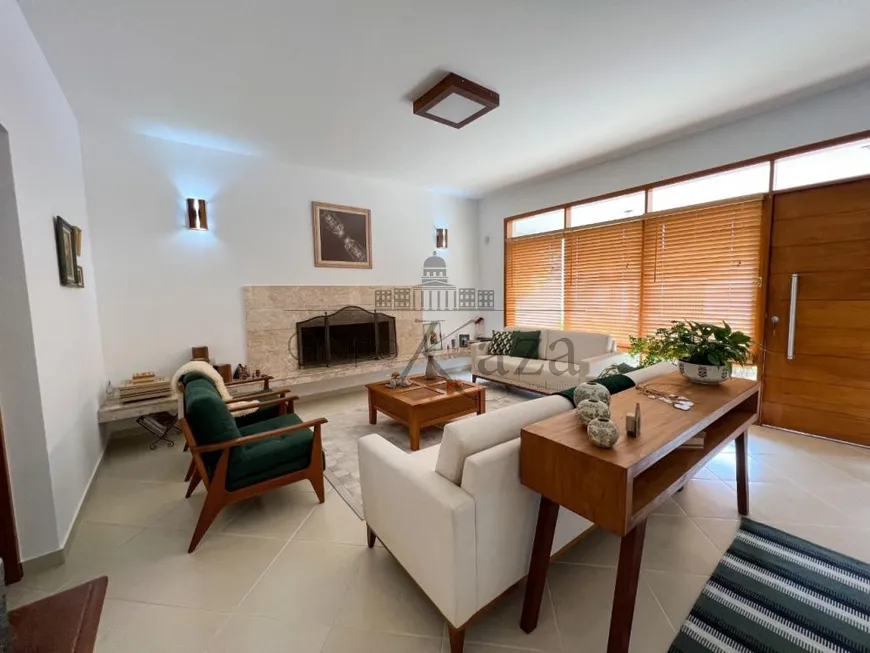 Foto 1 de Casa com 3 Quartos para alugar, 300m² em Jardim Siesta, Jacareí