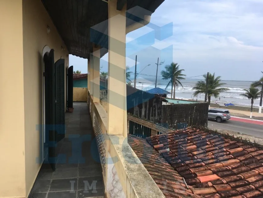 Foto 1 de Sobrado com 4 Quartos à venda, 185m² em Vila Anhanguera, Mongaguá