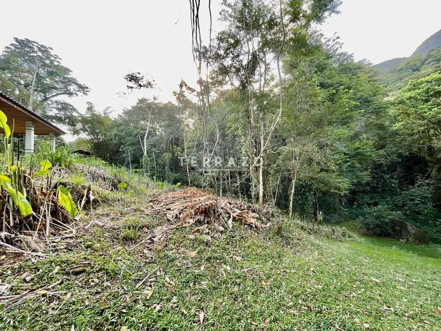 Foto 1 de Lote/Terreno à venda, 647m² em Limoeiro, Guapimirim