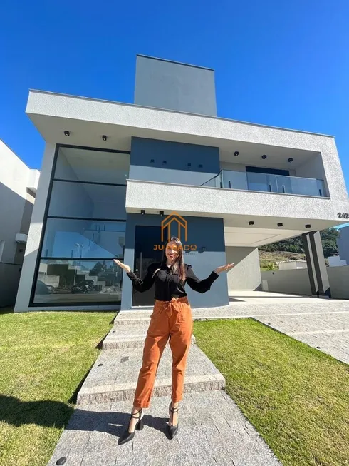 Foto 1 de Casa com 4 Quartos à venda, 378m² em Ingleses do Rio Vermelho, Florianópolis