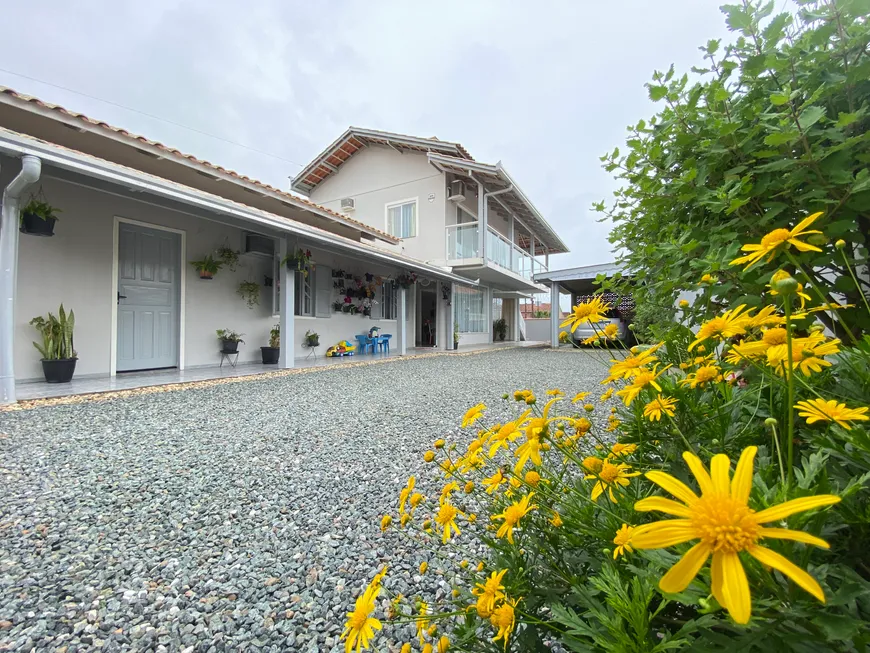 Foto 1 de Sobrado com 5 Quartos à venda, 200m² em Itajubá, Barra Velha