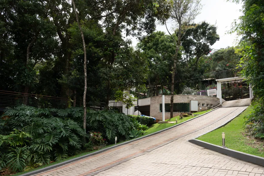 Foto 1 de Casa de Condomínio com 3 Quartos à venda, 350m² em Condomínio Retiro do Chalé, Brumadinho