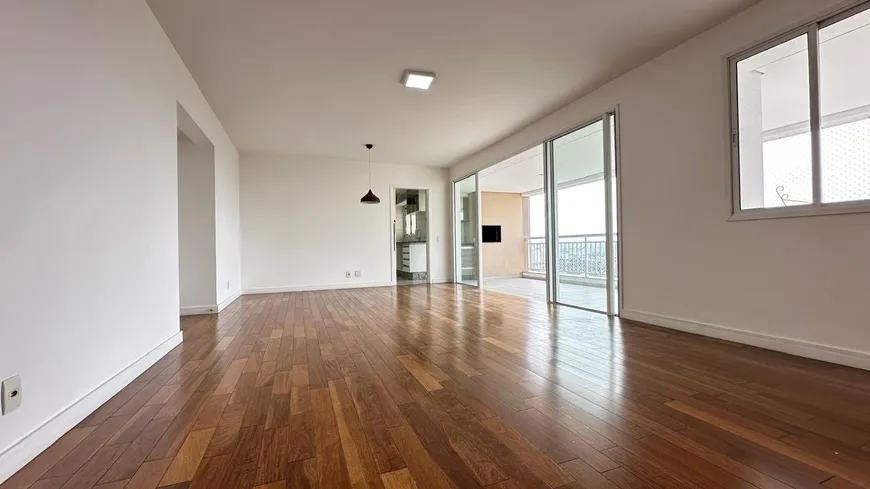 Foto 1 de Apartamento com 3 Quartos para alugar, 141m² em Jardim Monte Kemel, São Paulo