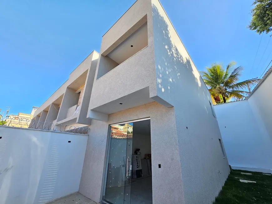 Foto 1 de Casa com 3 Quartos à venda, 163m² em Planalto, Belo Horizonte