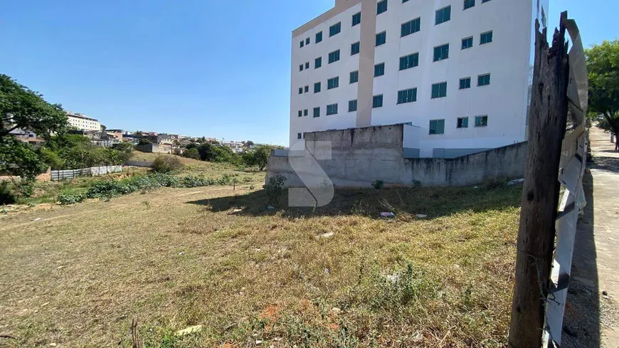 Foto 1 de Lote/Terreno à venda, 405m² em Cabral, Contagem