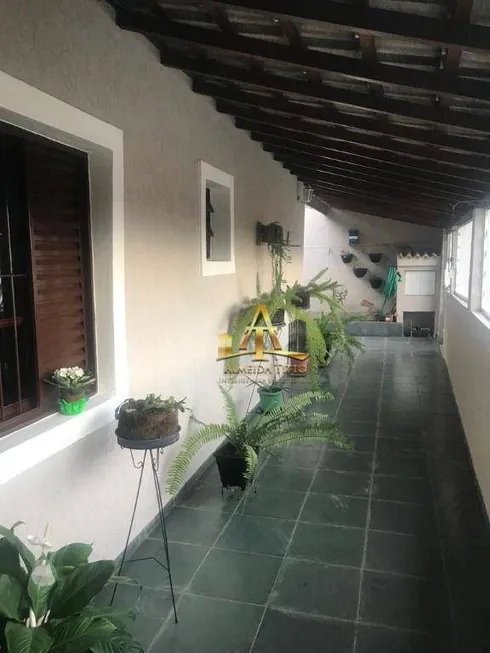 Foto 1 de Casa com 3 Quartos à venda, 240m² em Vila Pouso Alegre, Barueri