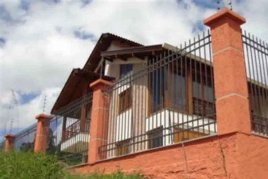 Foto 1 de Casa com 3 Quartos à venda, 272m² em Vila Nova, Porto Alegre