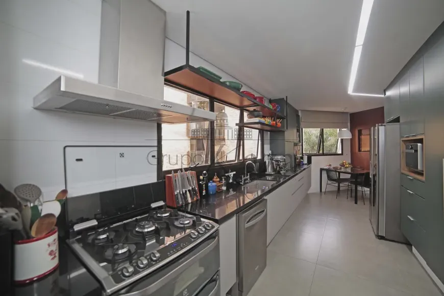 Foto 1 de Apartamento com 4 Quartos à venda, 255m² em Vila Nova Conceição, São Paulo
