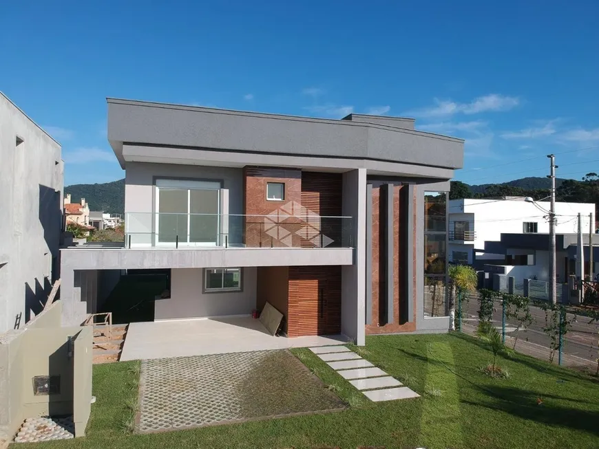 Foto 1 de Casa de Condomínio com 3 Quartos à venda, 212m² em São João do Rio Vermelho, Florianópolis
