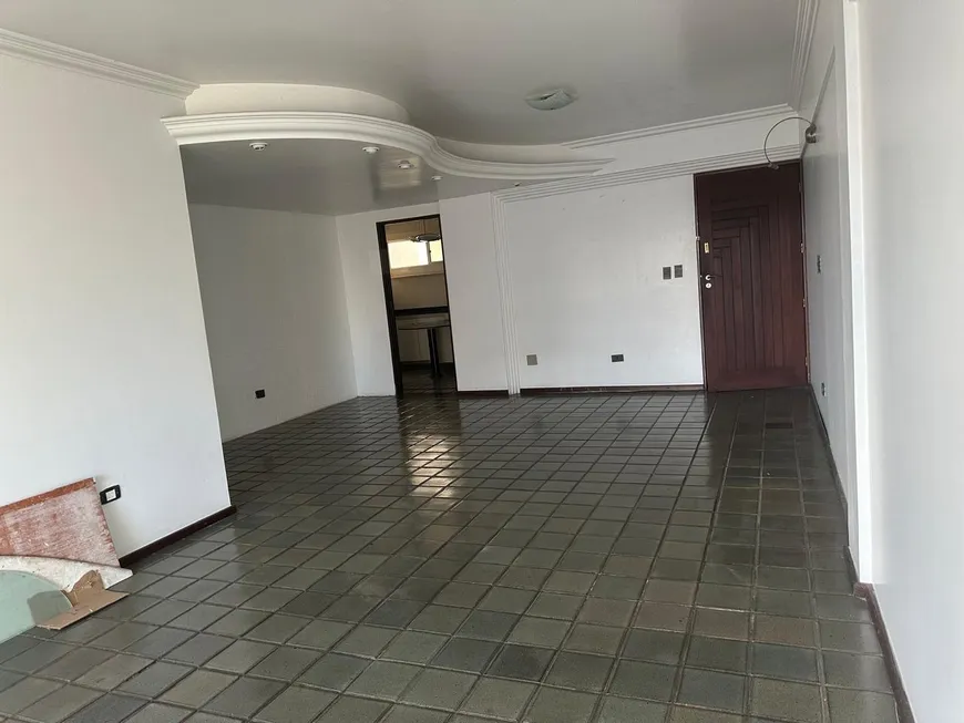 Foto 1 de Apartamento com 3 Quartos para alugar, 150m² em Ponta Verde, Maceió