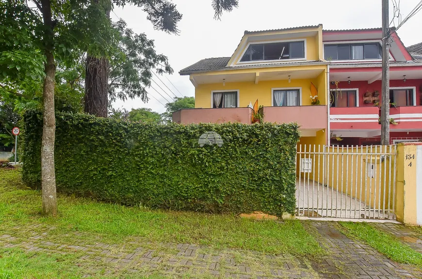 Foto 1 de Sobrado com 3 Quartos à venda, 200m² em Uberaba, Curitiba