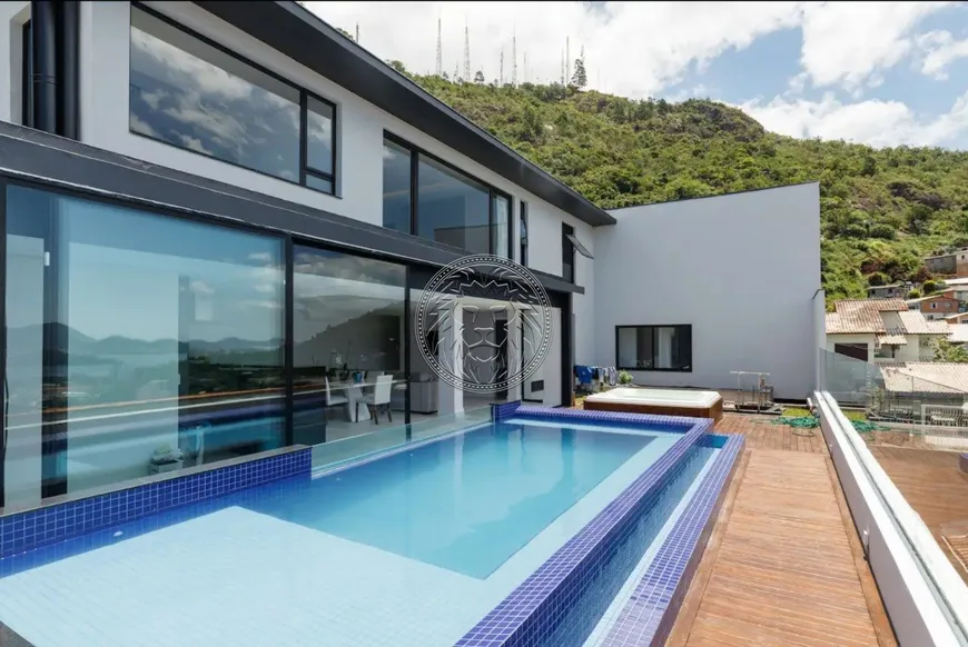 Foto 1 de Casa com 4 Quartos à venda, 287m² em Trindade, Florianópolis
