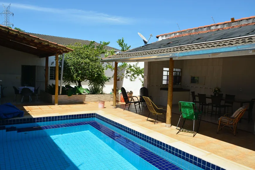 Foto 1 de Casa com 4 Quartos à venda, 300m² em Jardim Bonanza, Goiânia