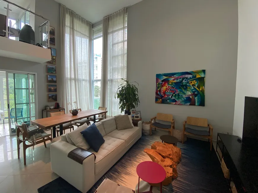 Foto 1 de Apartamento com 4 Quartos à venda, 210m² em Villaggio Panamby, São Paulo
