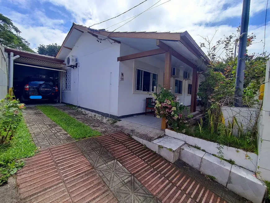 Foto 1 de Casa com 4 Quartos à venda, 96m² em Armação, Florianópolis