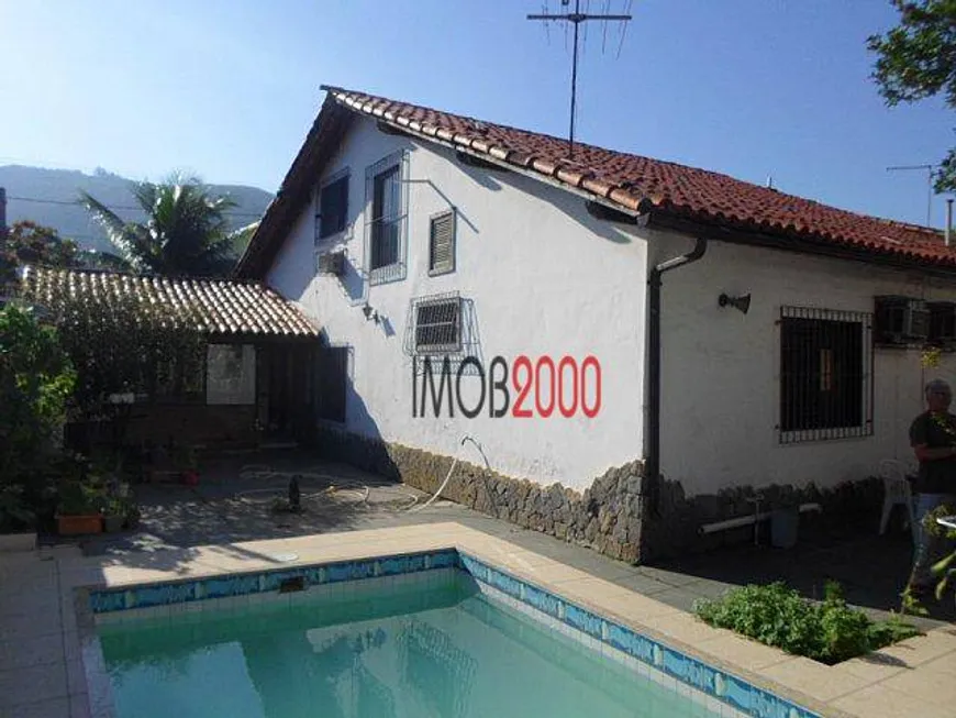 Foto 1 de Casa com 4 Quartos à venda, 195m² em Piratininga, Niterói