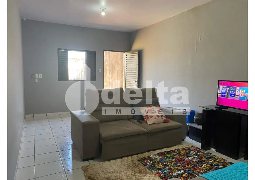 Foto 1 de Casa com 3 Quartos à venda, 100m² em Granada, Uberlândia