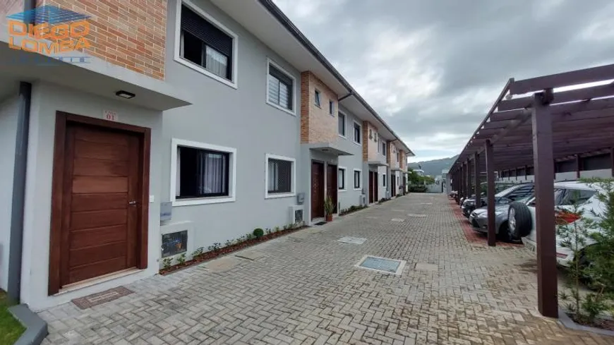 Foto 1 de Casa com 2 Quartos à venda, 76m² em Cachoeira do Bom Jesus, Florianópolis