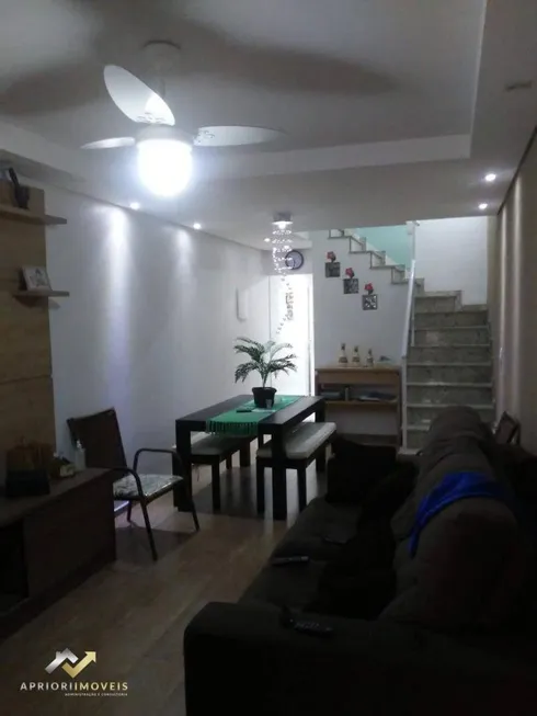 Foto 1 de Sobrado com 3 Quartos à venda, 180m² em Vila Pires, Santo André