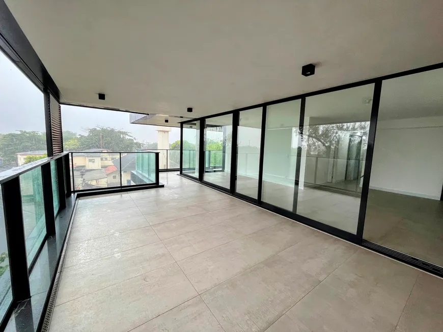 Foto 1 de Apartamento com 3 Quartos para venda ou aluguel, 213m² em Lagoa, Rio de Janeiro