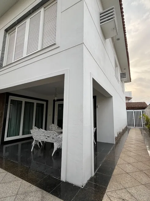 Foto 1 de Casa com 4 Quartos à venda, 328m² em Centro, São Vicente