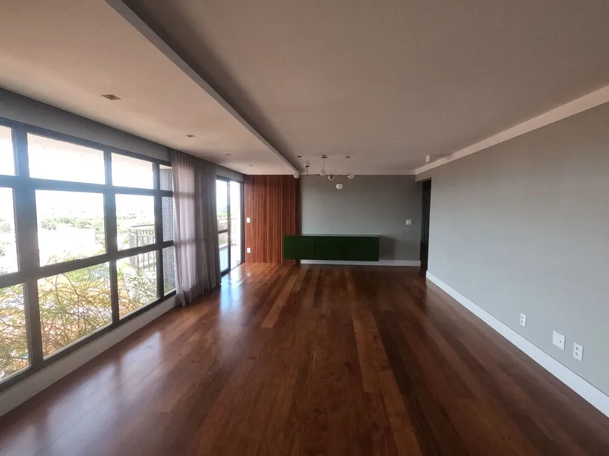 Foto 1 de Apartamento com 4 Quartos à venda, 198m² em Vila Bandeirantes, Araçatuba