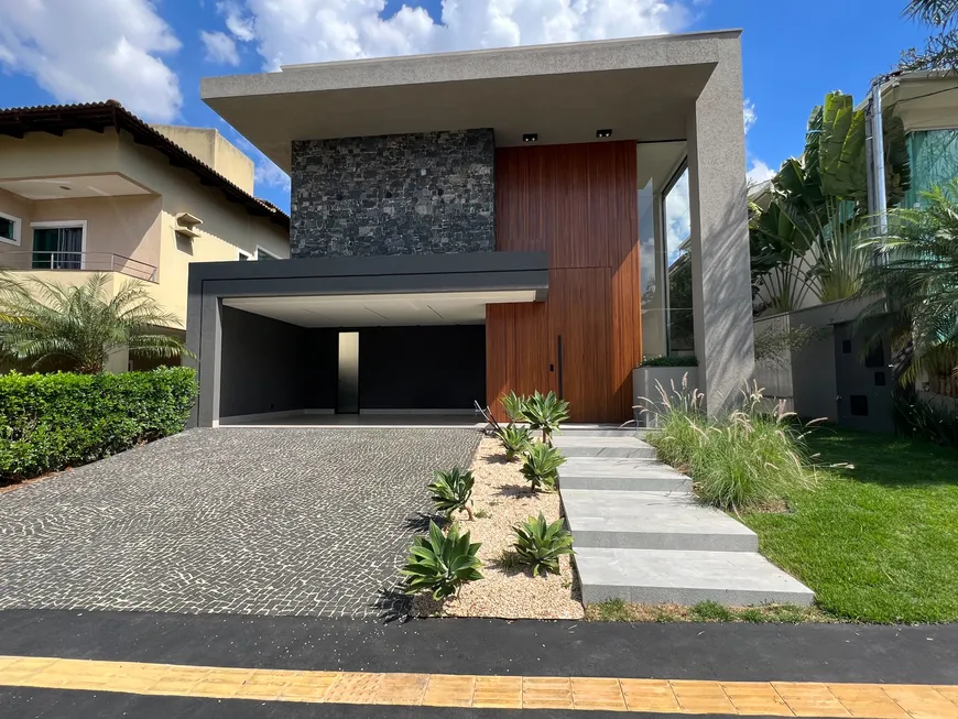 Foto 1 de Casa de Condomínio com 4 Quartos à venda, 303m² em Jardins Madri, Goiânia