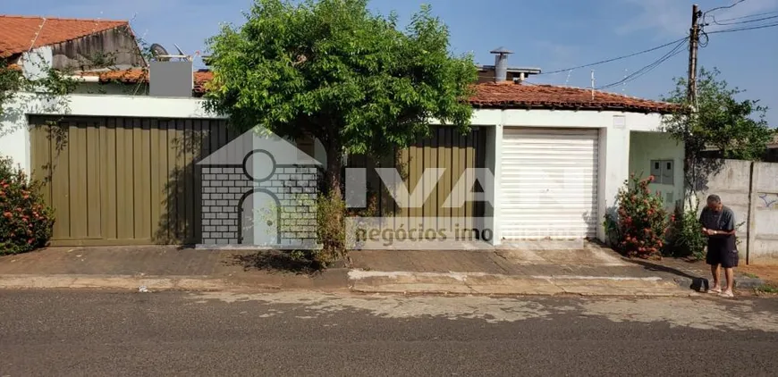 Foto 1 de Casa com 3 Quartos à venda, 174m² em Santa Mônica, Uberlândia