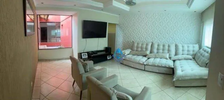 Foto 1 de Sobrado com 4 Quartos para venda ou aluguel, 262m² em Vila Alto de Santo Andre, Santo André