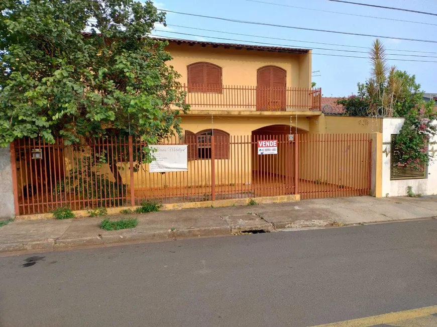 Foto 1 de Casa com 3 Quartos à venda, 237m² em Casoni, Londrina