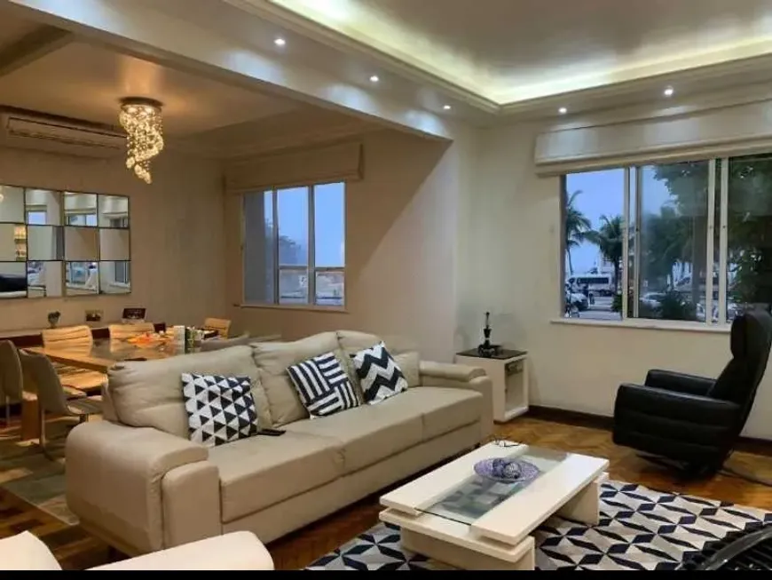 Foto 1 de Apartamento com 3 Quartos à venda, 135m² em Leme, Rio de Janeiro