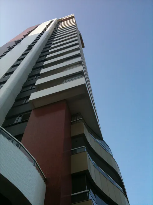 Foto 1 de Apartamento com 4 Quartos à venda, 238m² em Candeal, Salvador