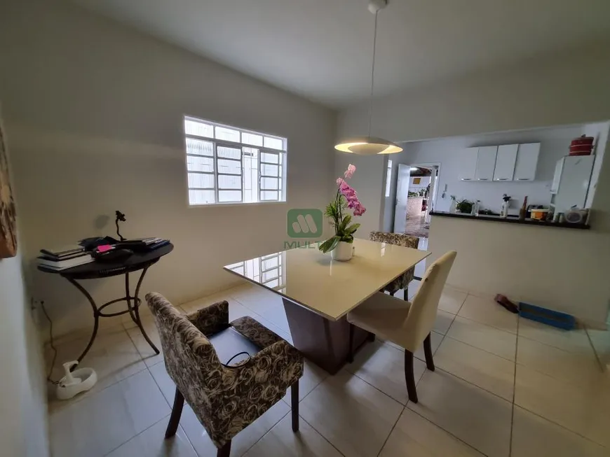 Foto 1 de Casa com 4 Quartos à venda, 227m² em Santa Mônica, Uberlândia