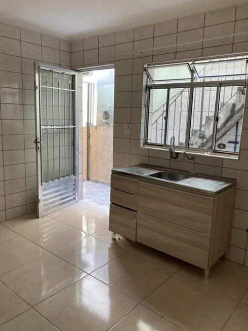 Foto 1 de Sobrado com 2 Quartos para alugar, 70m² em Vila Tolstoi, São Paulo