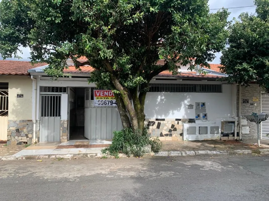 Foto 1 de Casa com 3 Quartos à venda, 242m² em Setor Uniao, Goiânia