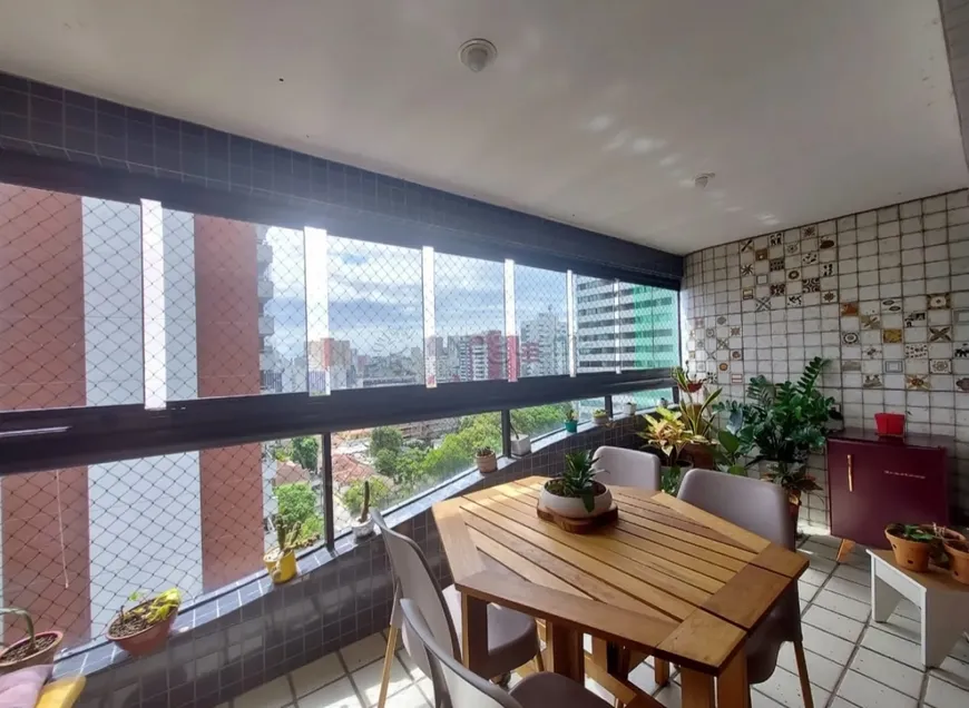 Foto 1 de Apartamento com 4 Quartos à venda, 131m² em Graças, Recife