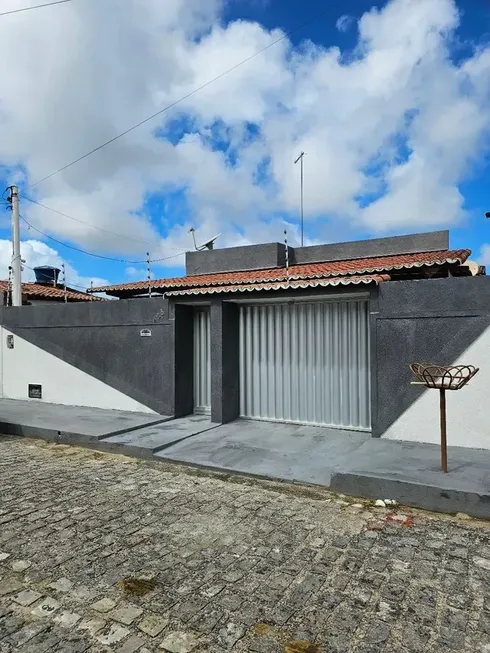 Foto 1 de Casa com 4 Quartos à venda, 197m² em Emaús, Parnamirim