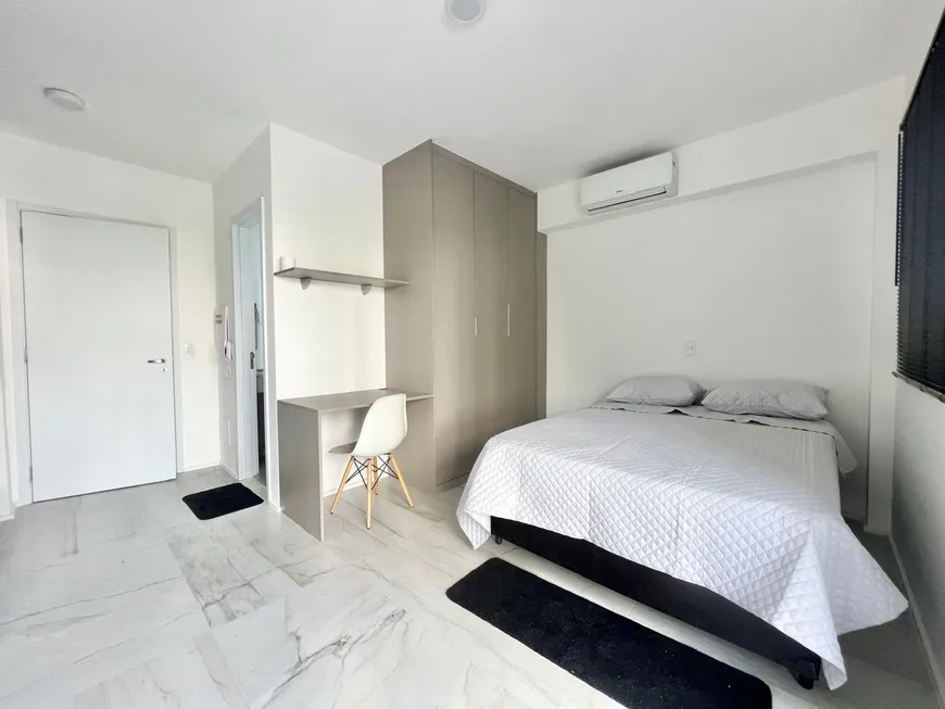 Foto 1 de Apartamento com 1 Quarto para alugar, 25m² em Campo Belo, São Paulo