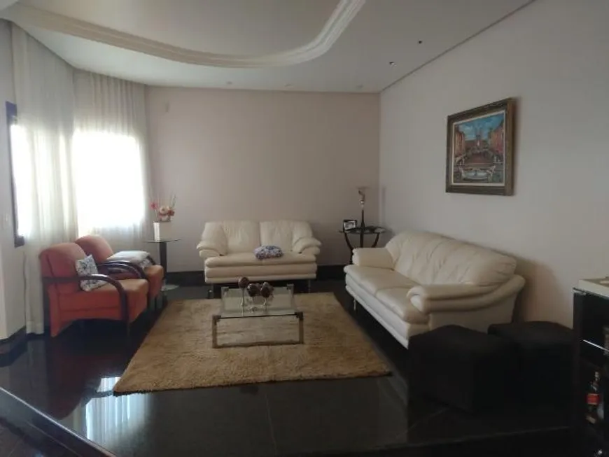 Foto 1 de Casa com 4 Quartos à venda, 477m² em Aurelio Caixeta, Patos de Minas