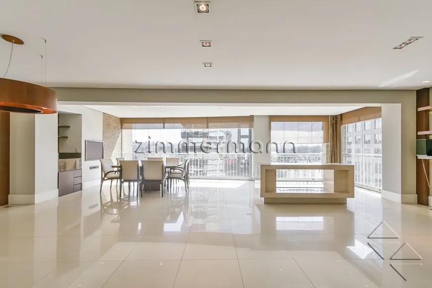 Foto 1 de Apartamento com 3 Quartos à venda, 186m² em Vila Olímpia, São Paulo