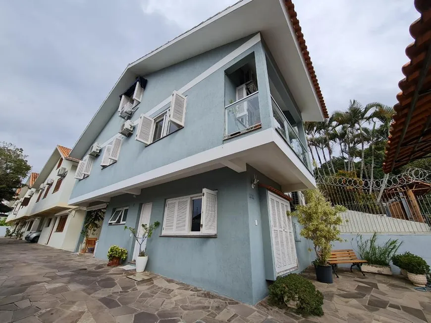Foto 1 de Casa de Condomínio com 4 Quartos à venda, 200m² em Tristeza, Porto Alegre