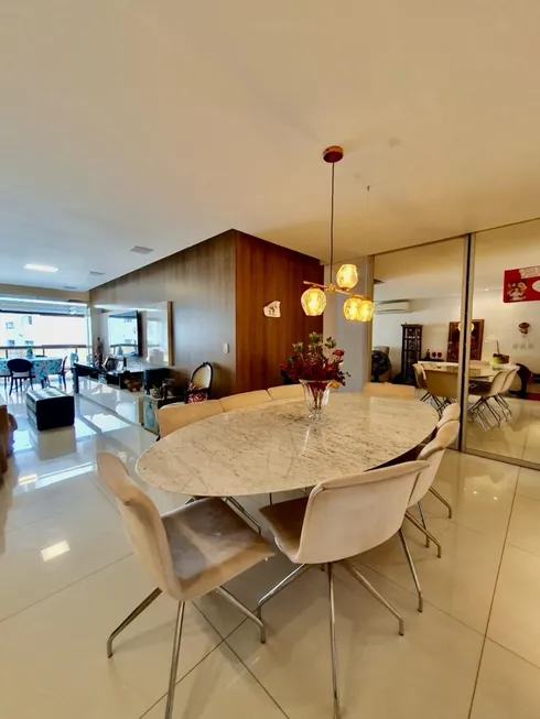 Foto 1 de Apartamento com 3 Quartos à venda, 147m² em Ponta Verde, Maceió