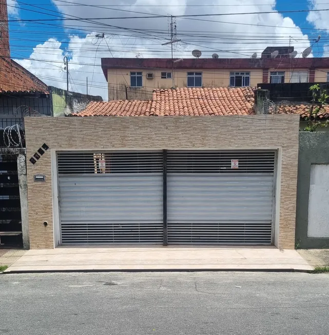 Foto 1 de Casa com 3 Quartos à venda, 200m² em Montese, Fortaleza