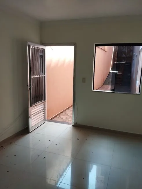 Foto 1 de Casa com 3 Quartos para alugar, 80m² em Vila Buenos Aires, São Paulo