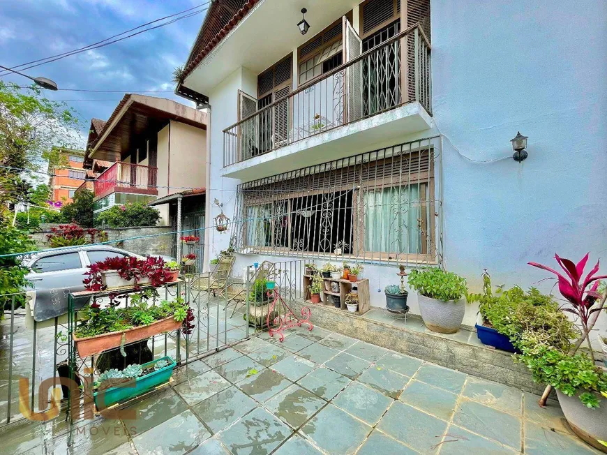 Foto 1 de Casa de Condomínio com 4 Quartos à venda, 174m² em Alto, Teresópolis